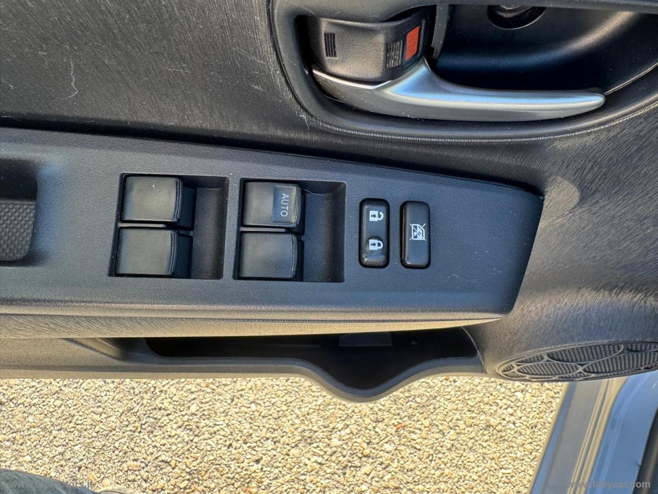 TOYOTA YARIS LOUNGE HYBRID 1.5 75CV