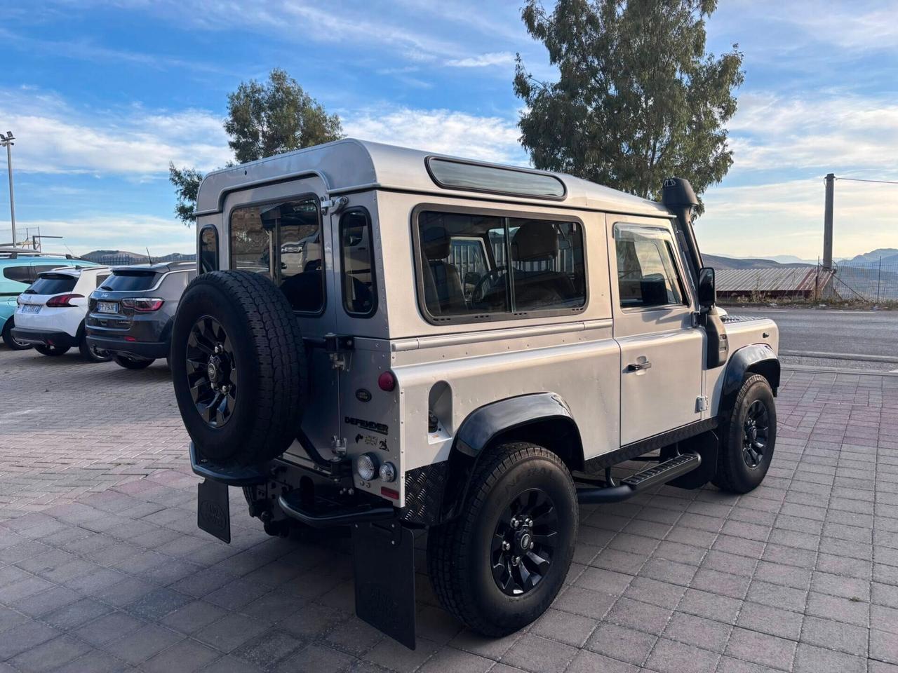Land Rover Defender