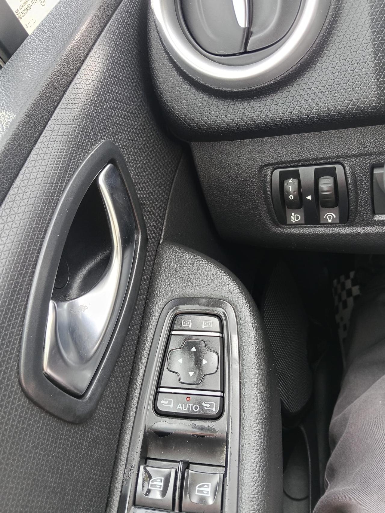 Renault Clio dCi 8V 75 CV Start&Stop 5 porte Energy Duel