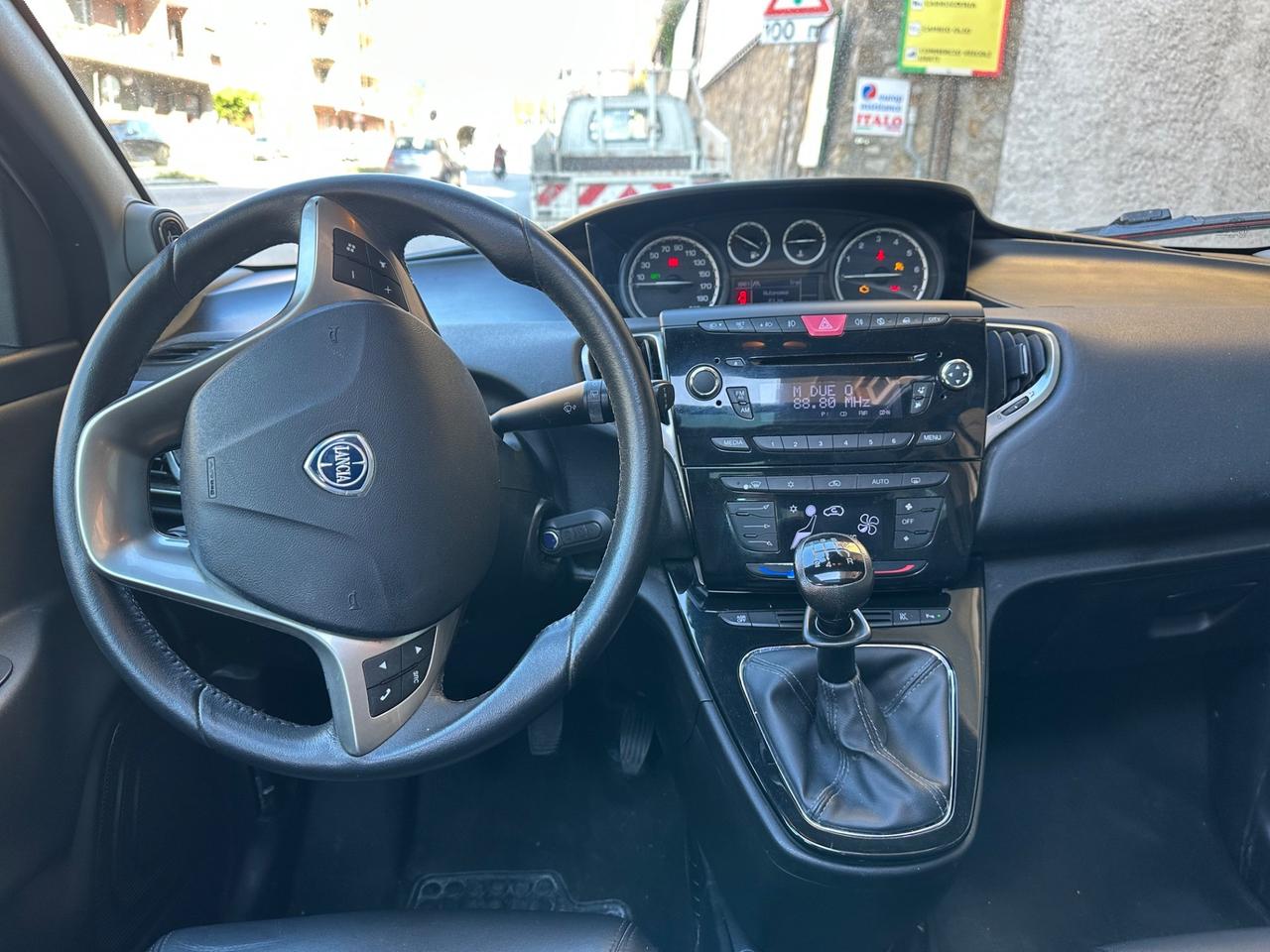 Lancia Ypsilon 1.2 69 CV 5 porte S&S Platinum + Tetto Sensori Ant e Post