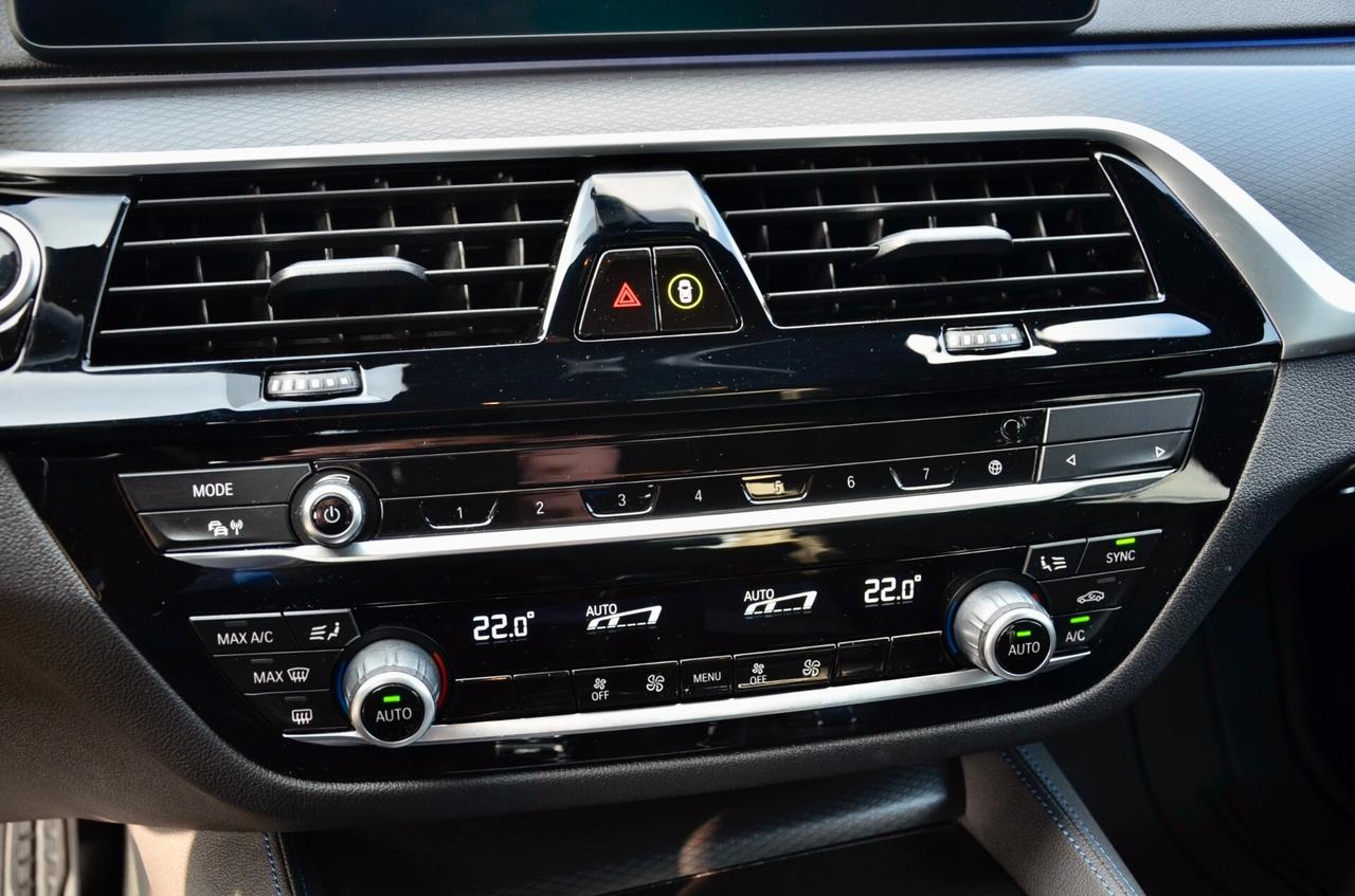 BMW 540d TOURING MHEV 48V XDRIVE MSPORT 340cv AUT, UNICOPROPRIETARIO, GARANZIA BMW, PACCHETTO MANUTENZIONE, UFF ITALIANA, FULL LED, RETROCAMERA, 20", PERMUTE