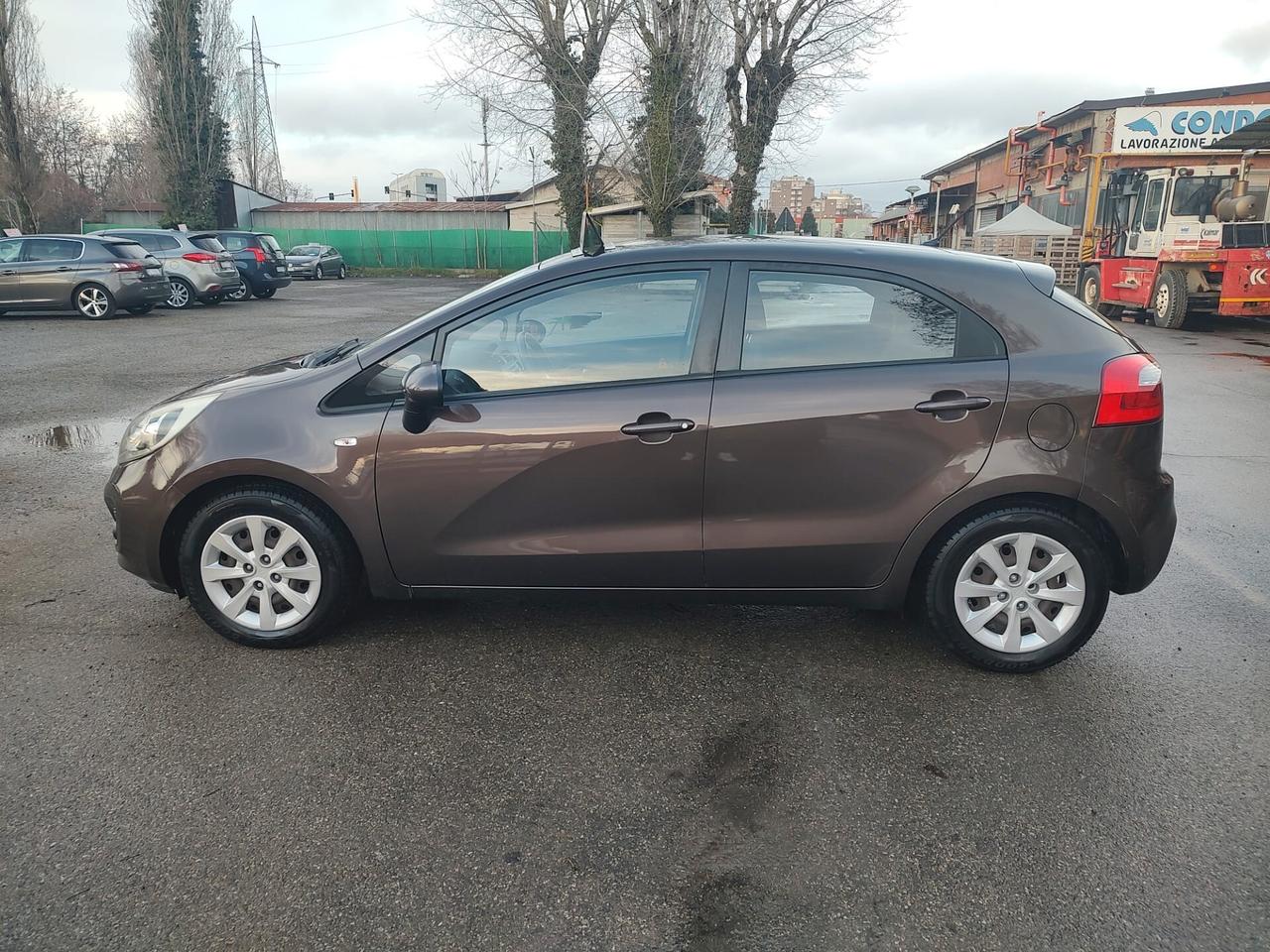 Kia Rio 1.1 CRDi, 5 PORTE, VEICOLO EURO 5A, GRANDINATA, OK NEOPATENTATI.