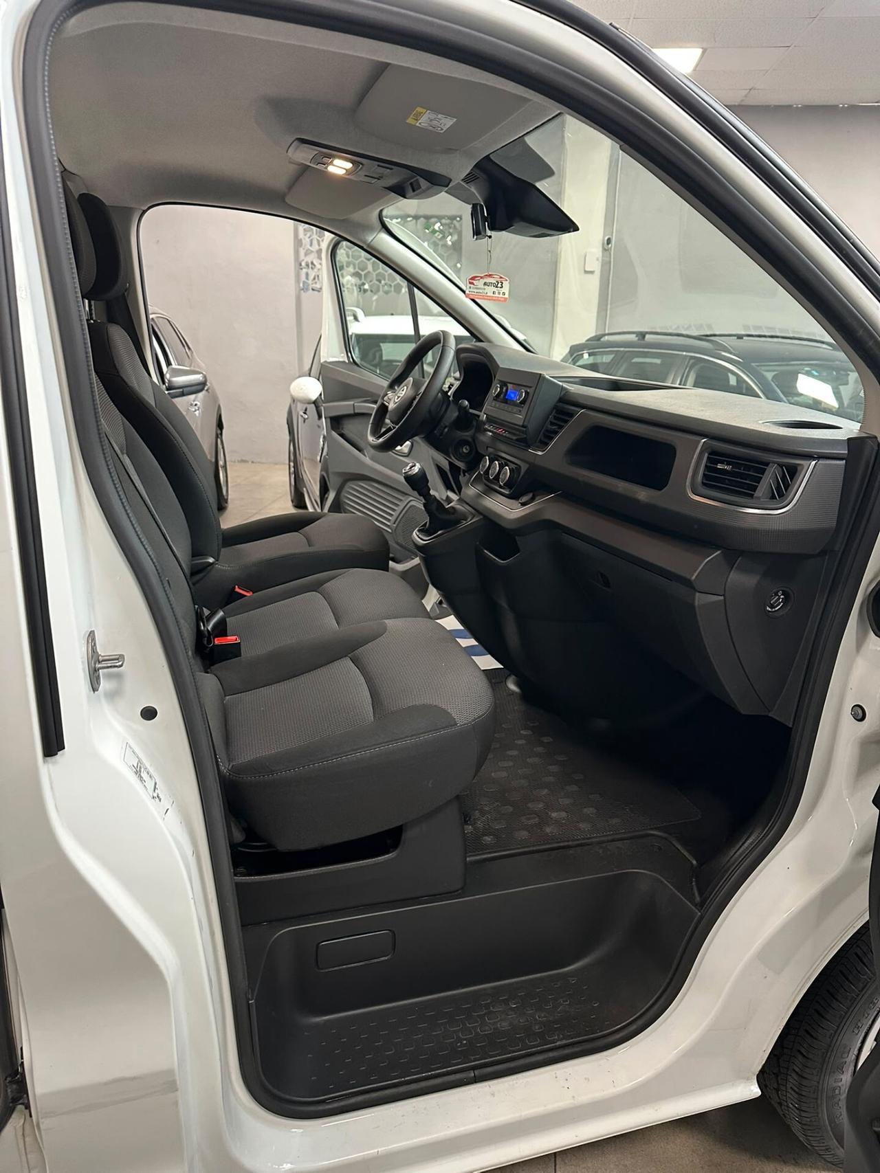 Nissan Primastar 2.0 dCi 110CV PC-TN Bus