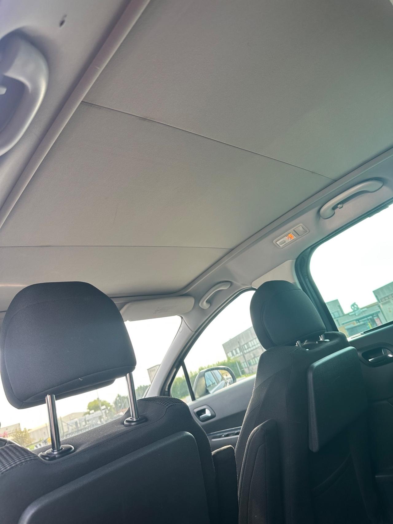 Peugeot 5008 1.6 HDi 110CV cambio robotizzato Tecno