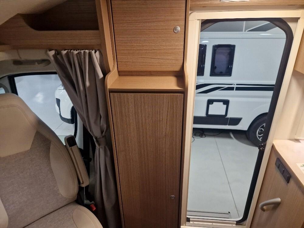 CAMPER VAN CARADO V132