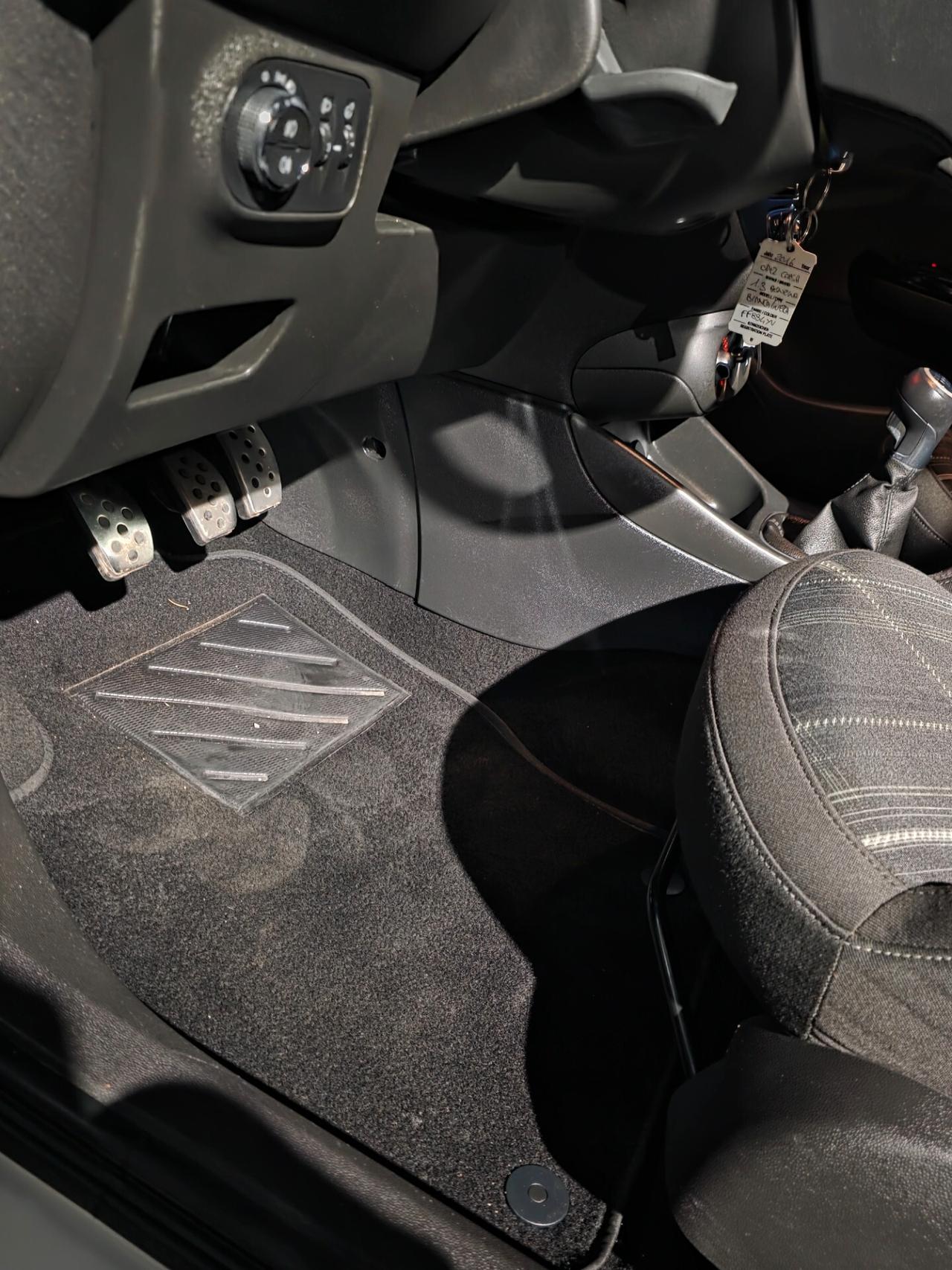 Opel Corsa 1.2 Coupé b-Color