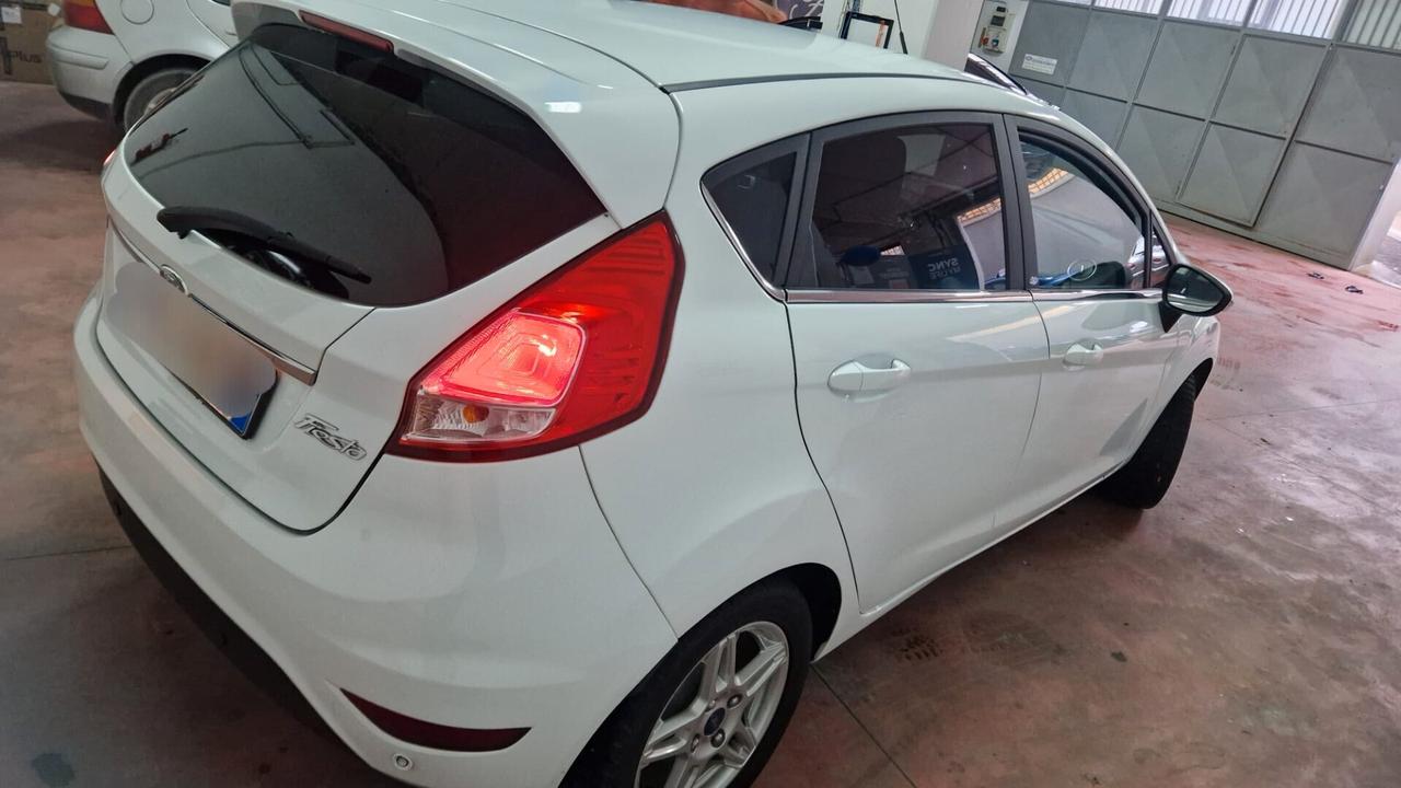 Ford Fiesta 1.6 TDCi 95CV 5 porte Titanium st line vignale active