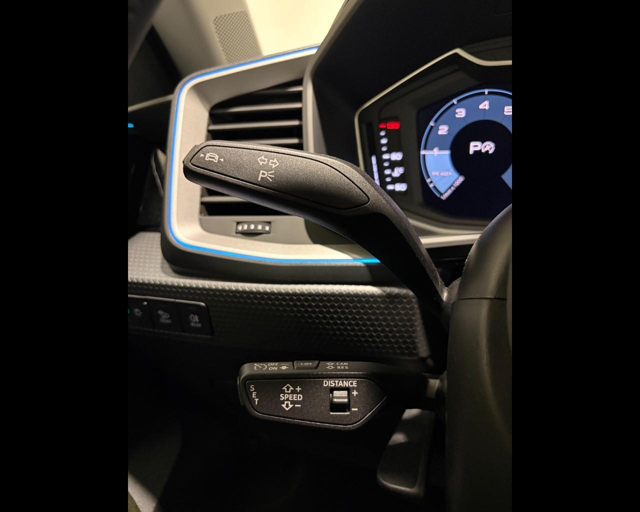 AUDI A1 SPORTBACK 30 TFSI S-TRONIC IDENTITY BLACK
