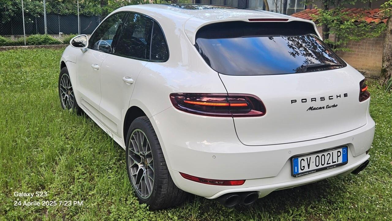 Porsche Macan 3.6 Turbo con GANCIO TRAINO Webasto