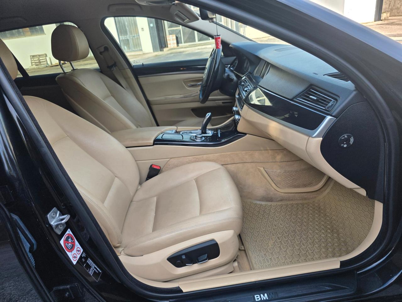 Bmw 520 M sport 2.0 disel 179000 km anno 2015 in perfetto stato tagliando appena eseguito bollo paga