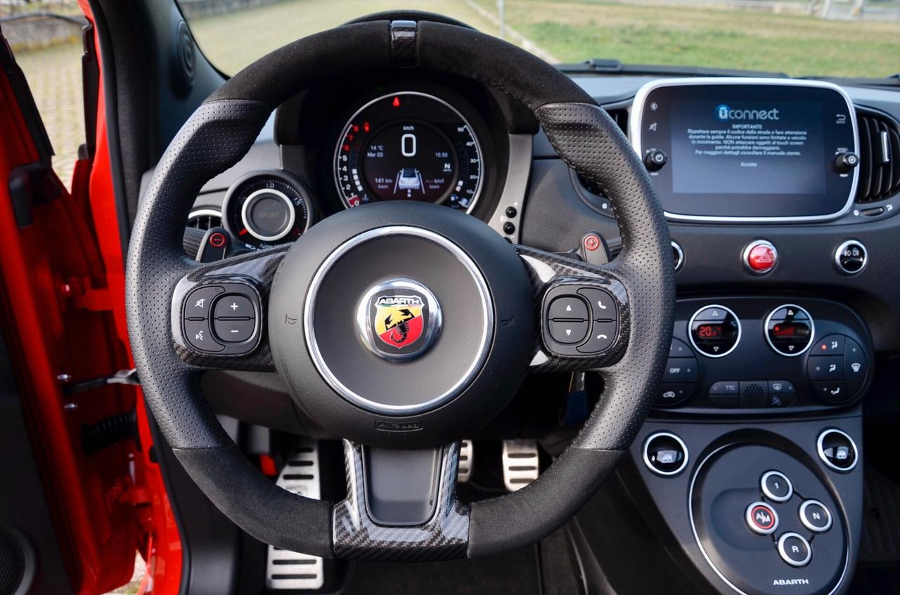 ABARTH 595C 1.4 T-JET ESSEESSE 180cv AUT, PARI AL NUOVO, UFF ITALIANA, AKRAPOVIC, SEDILI IN CARBONIO, 17", PERMUTE