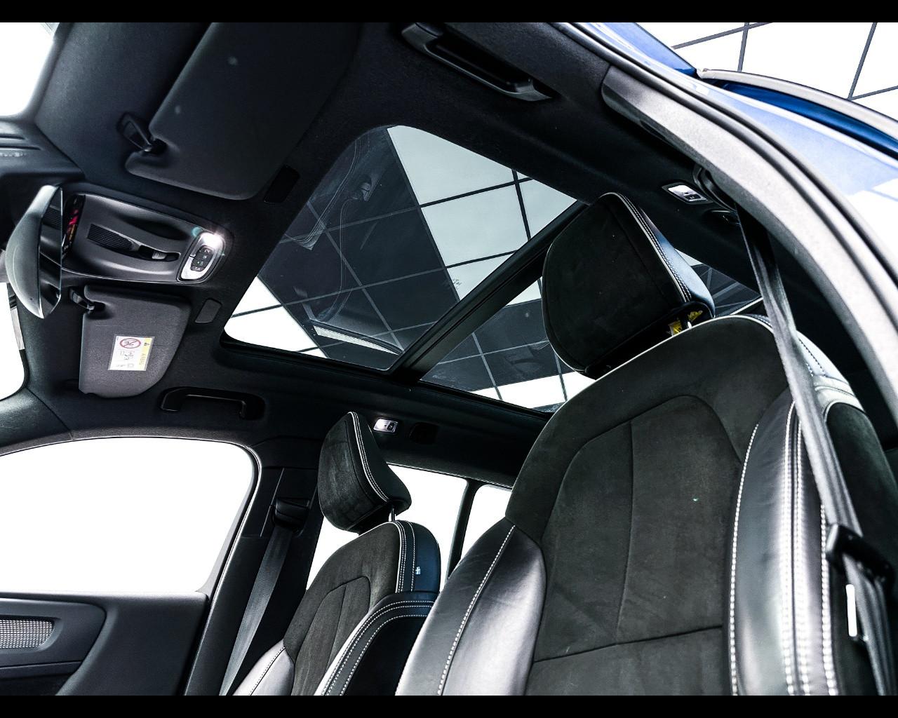 VOLVO XC40 (2017-->) - XC40 B5 AWD Geartronic R-design