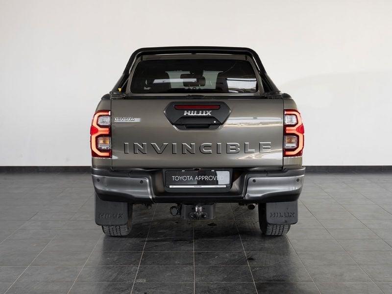 Toyota Hilux 2.8 D A/T 4WD 4 porte Double Cab Invincible