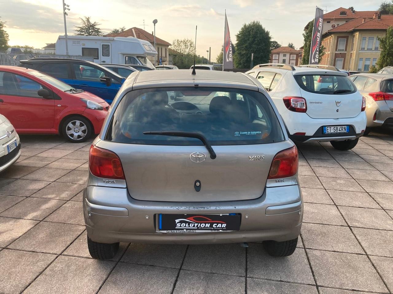Toyota Yaris 1.3i 16V cat 5 porte Sol