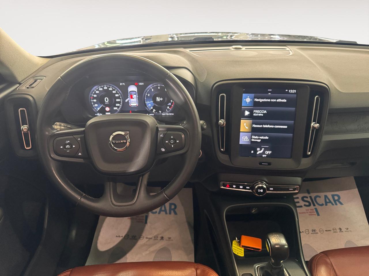 VOLVO XC40 1.5 t2 Momentum Core IVA ESPOSTA