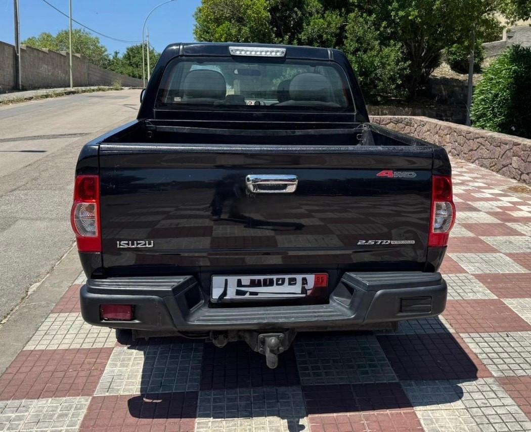 Isuzu D-Max 2.5 TD cat Space Cab 4WD Pick-up LS EU4