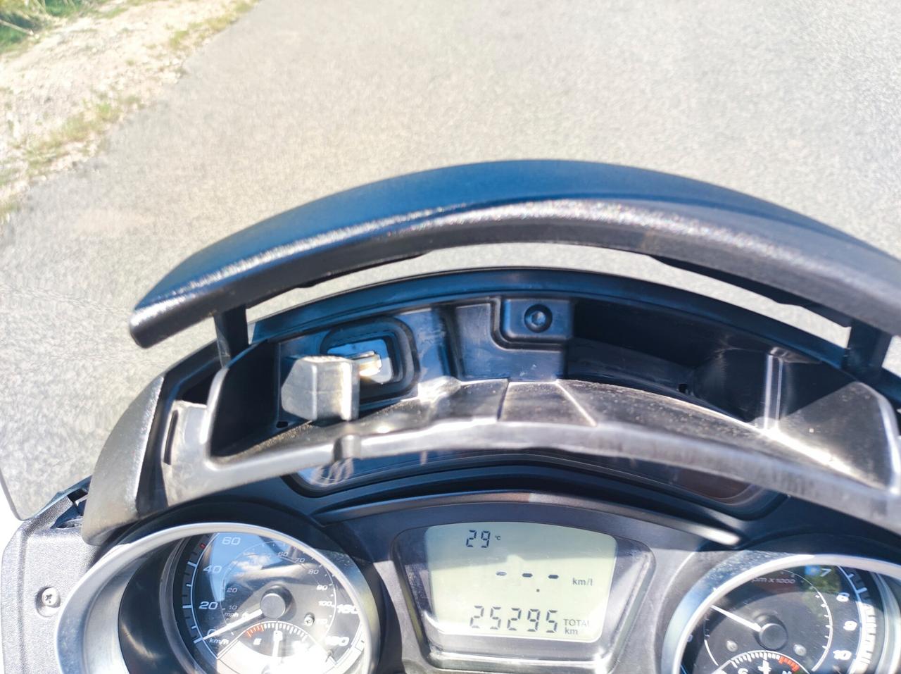 Piaggio MP3 300 MP3 300 IE ABS HPE