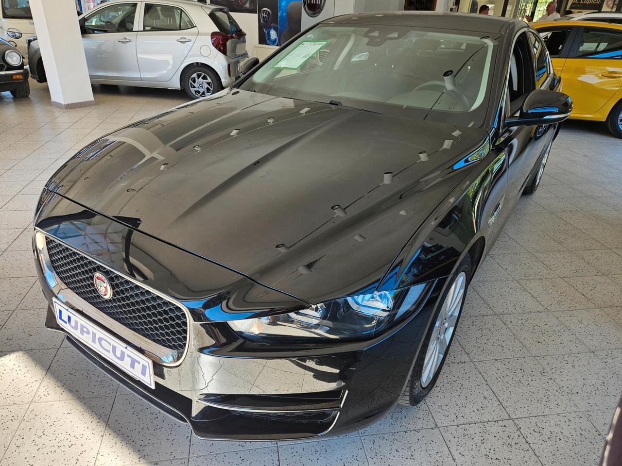 Jaguar XE 2.0 D 180 CV aut. Pure