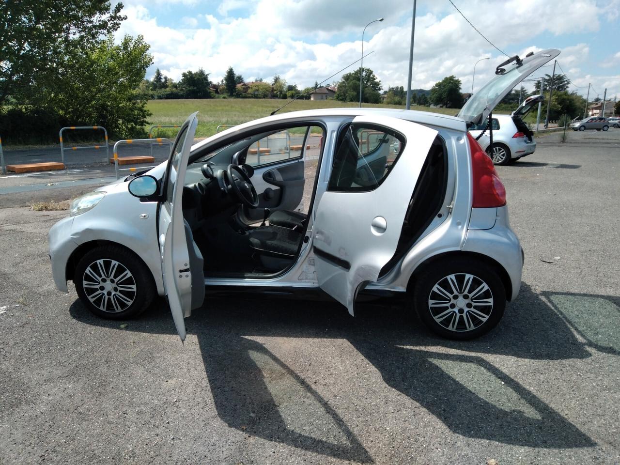 Peugeot 107 1.0 68CV 5p. Sweet Years xneopatentati