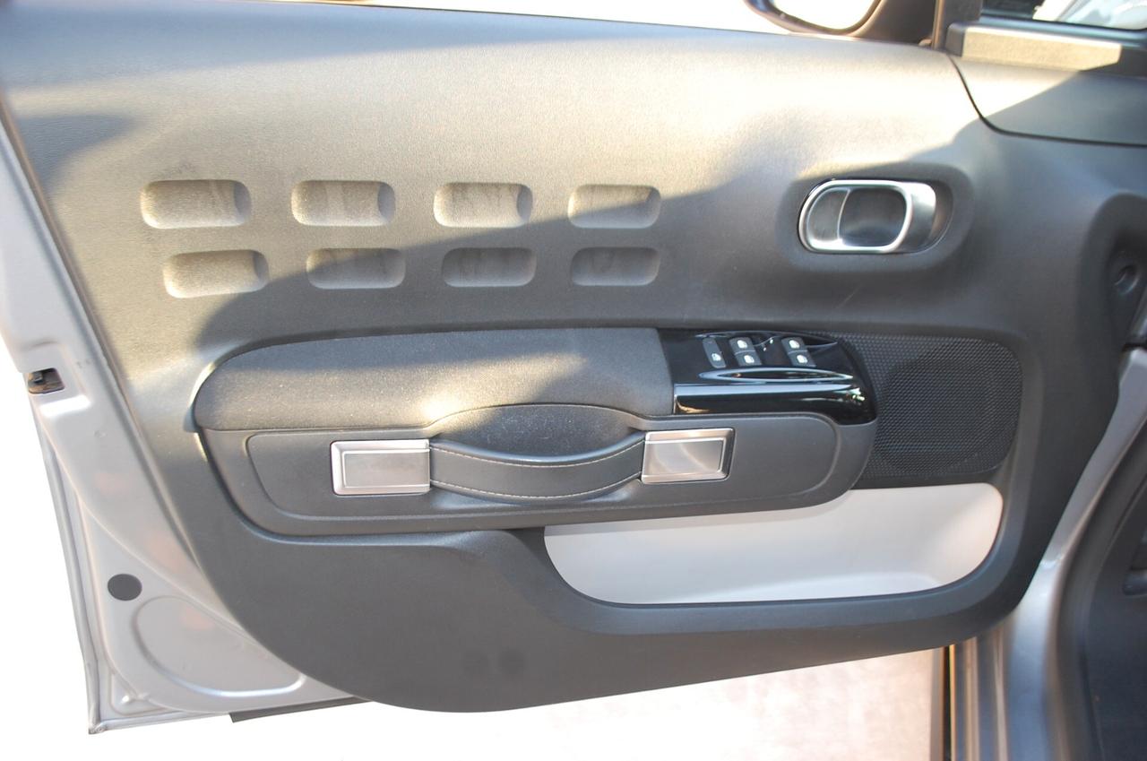 Citroen C3 1.5 bluehdi 102CV Shine Pack S&S Uff Italy USB