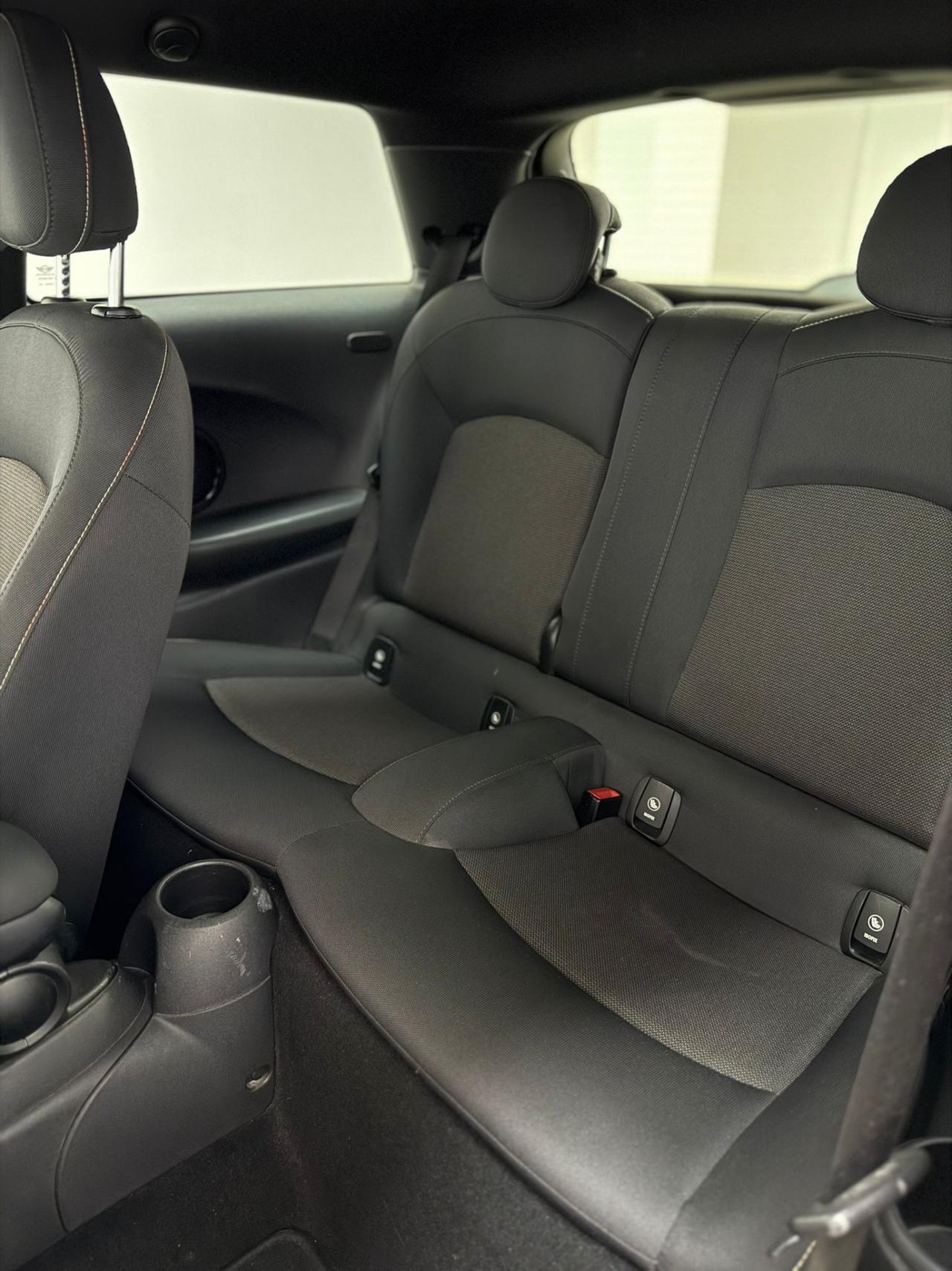 Mini Cooper D 1.5 116cv