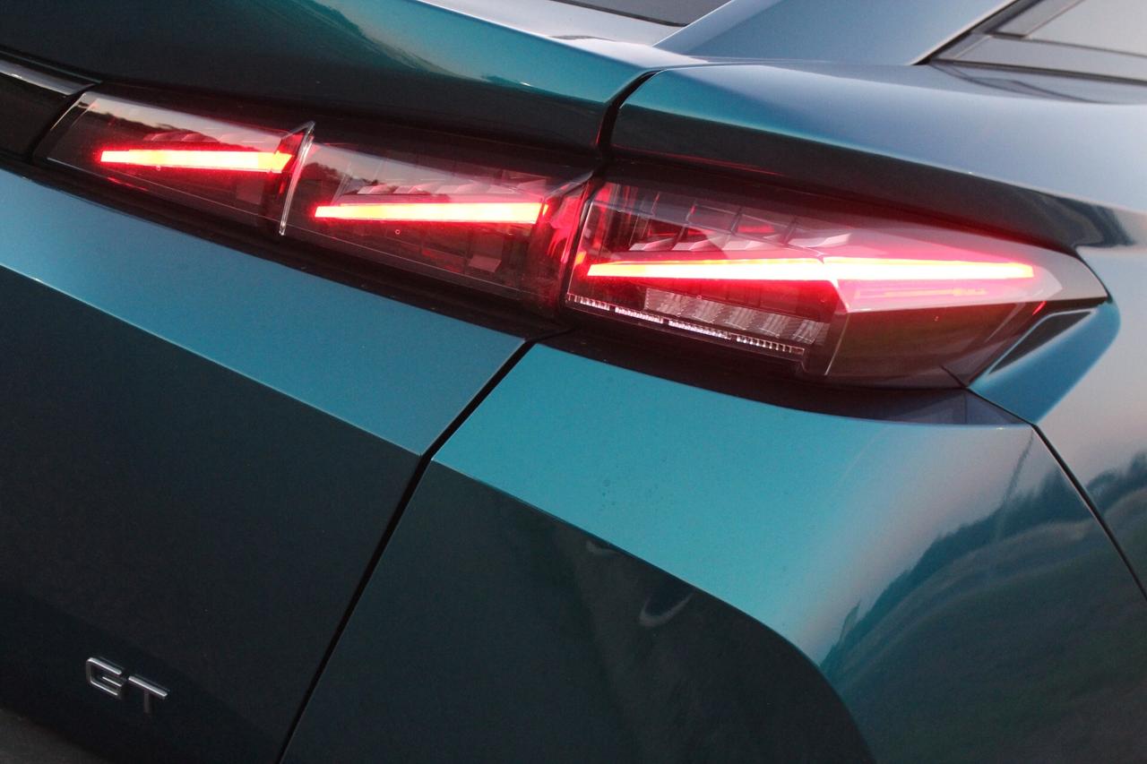 Peugeot 408 1.2 Hybrid 136 e-DCS6 GT