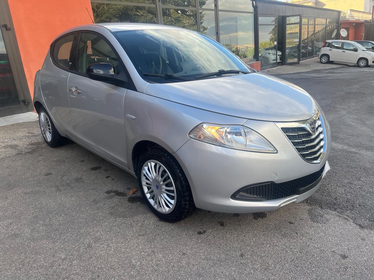 Lancia Ypsilon 1.2 69 CV5porte Silver-soloKm47500-