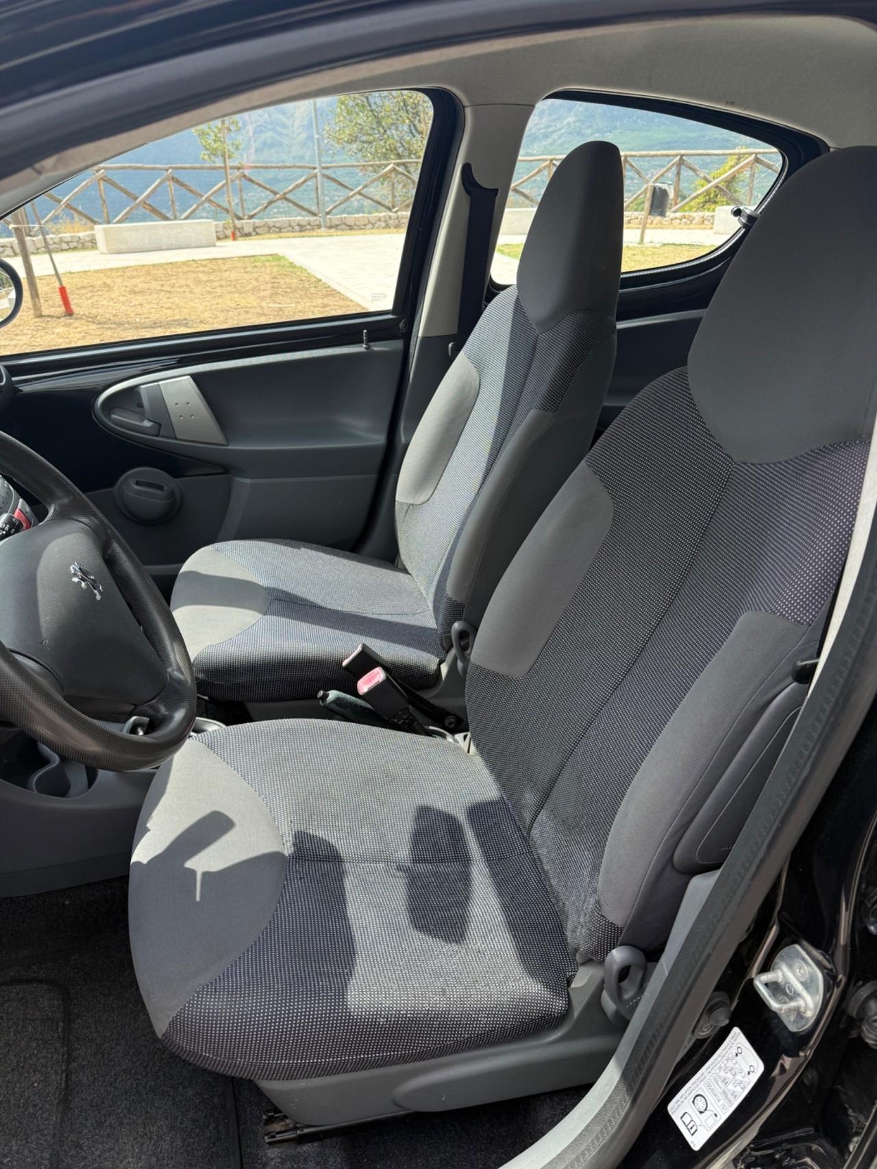 Peugeot 107 1.0 68CV 5p. Sweet Years ok neop.