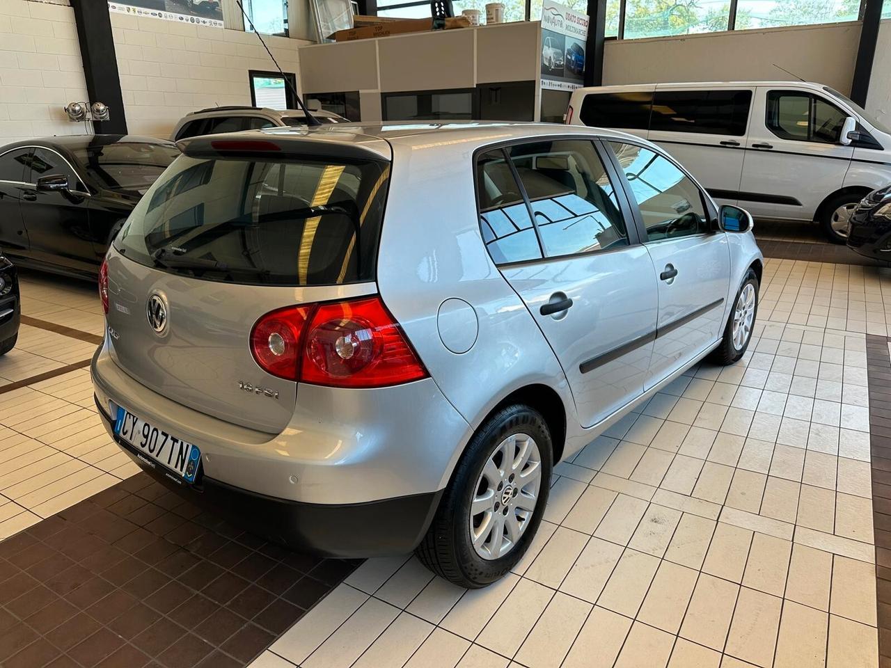Volkswagen Golf 1.6 16V FSI 5p. Sportline