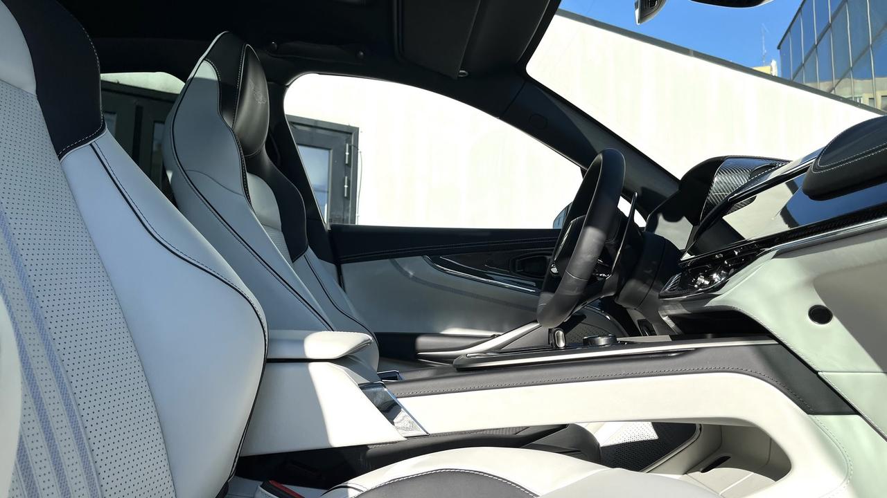 ASTON MARTIN DBX707 4.0