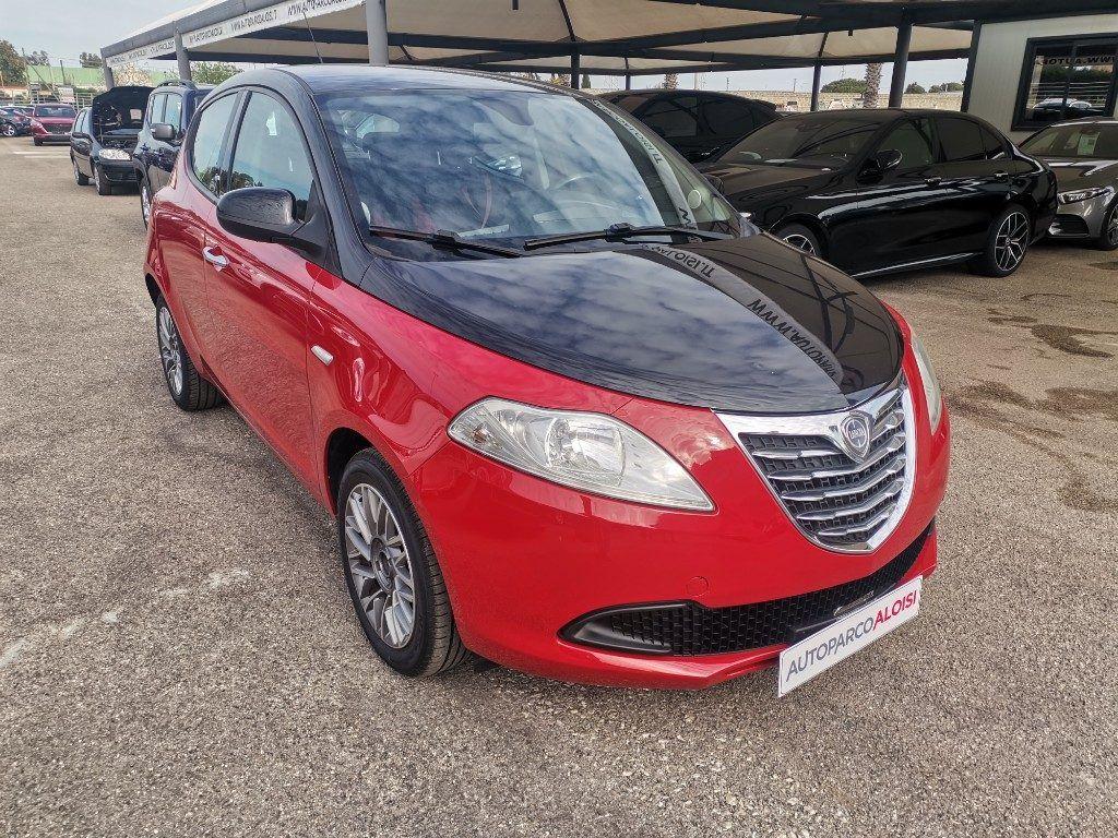Lancia Ypsilon 1.2 69 CV 5 porte S&S Black&Red