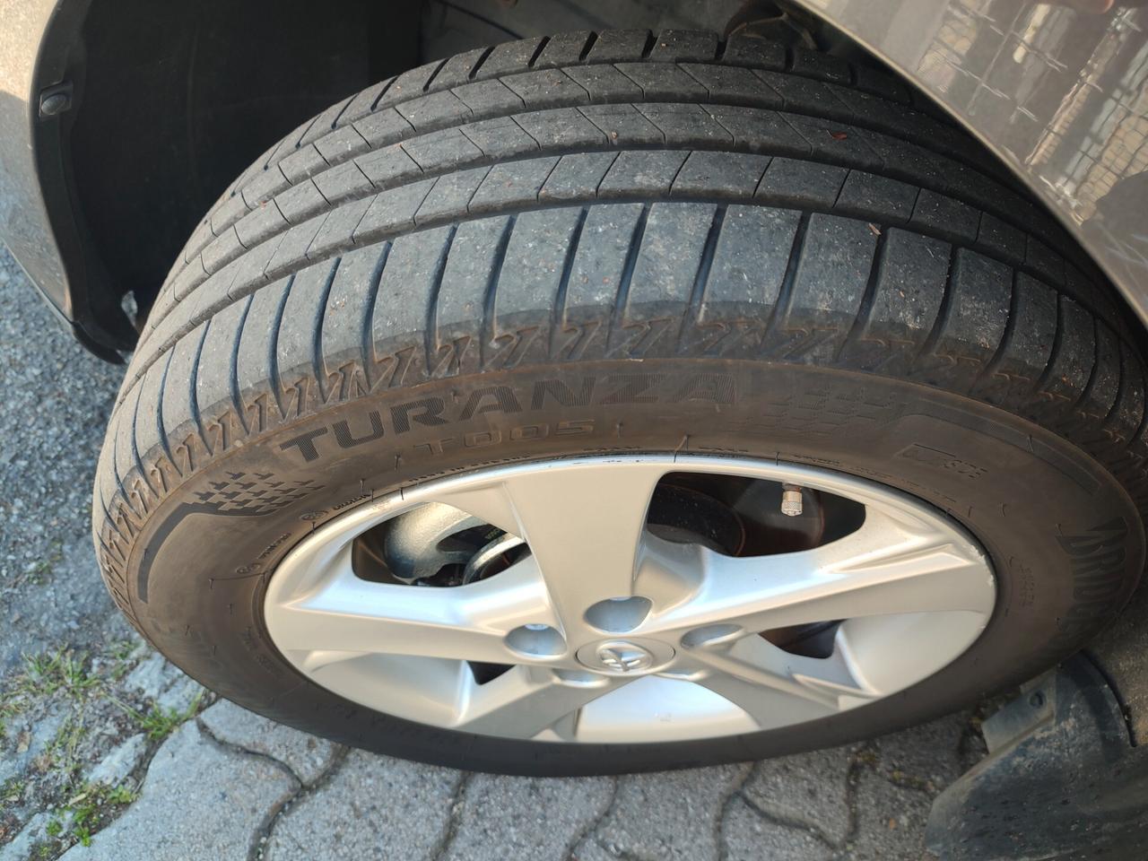 TOYOTA AURIS 1.6BENZINA POCHI KM COME NUOVA STUPENDA