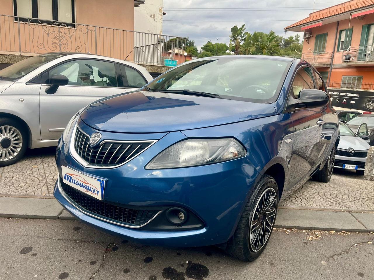 Lancia Ypsilon 1.0 FireFly S&S Hybrid Ecochic Gold Tua a soli 265€