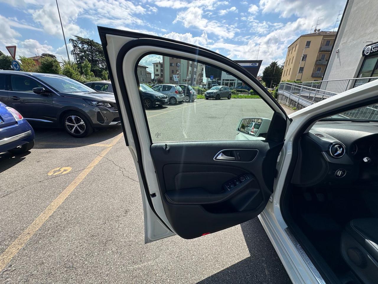 Mercedes-Benz B 180 Sport B 180 D BlueEFFICIENCY