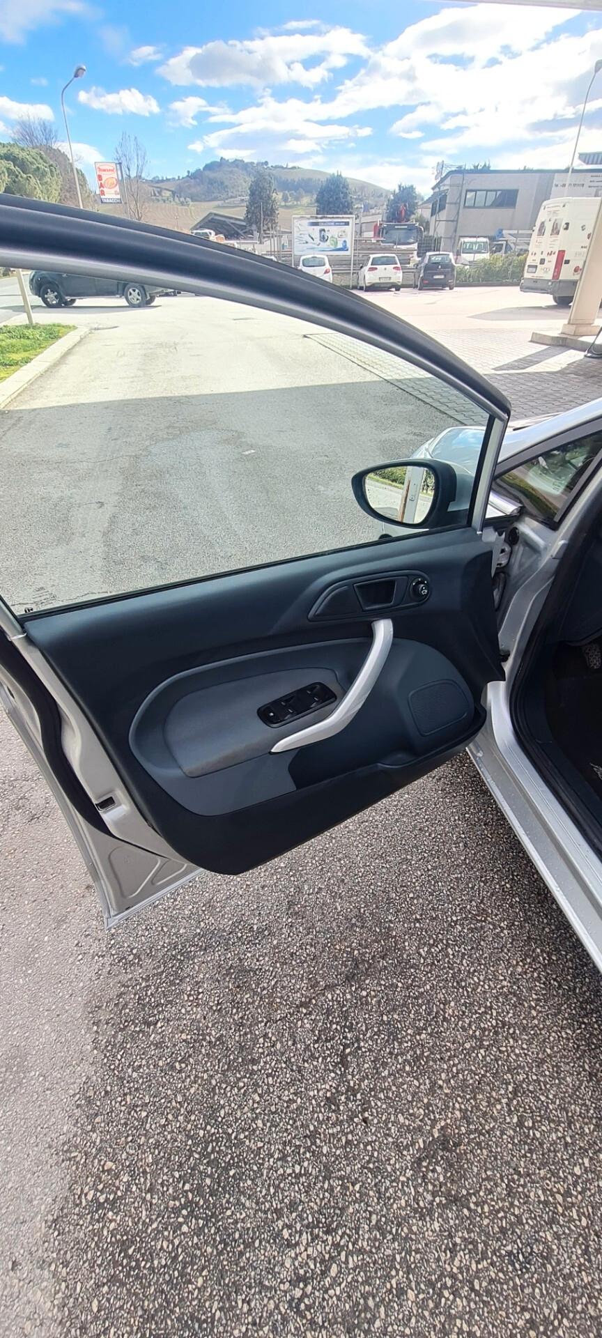 Ford Fiesta Neo patentati