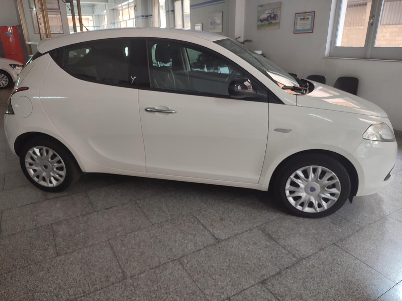 Lancia Ypsilon 1.3 MJT 16V 95 CV 5 porte S&S Silver