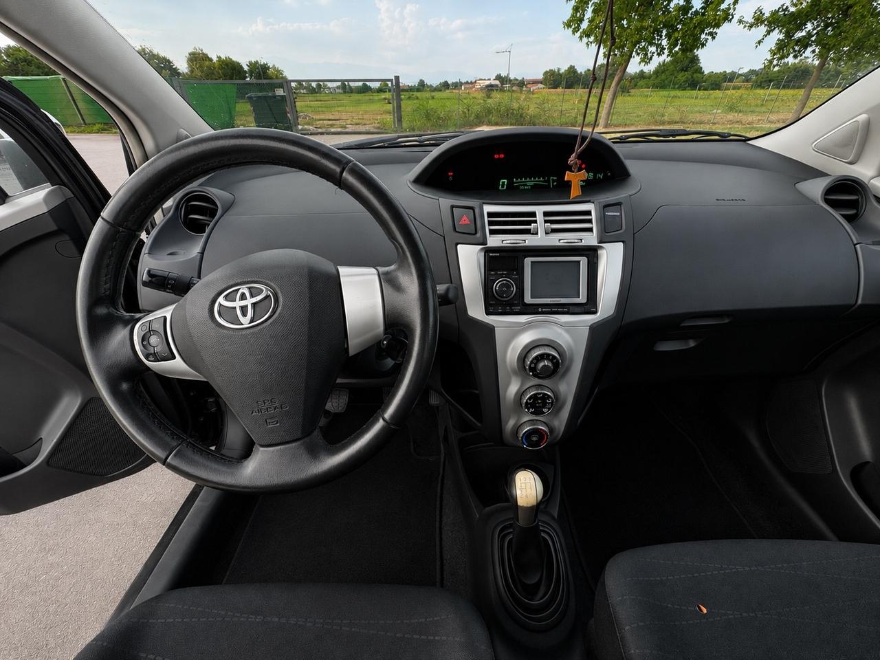 Toyota Yaris 1.3 87cv benzina neo patentati