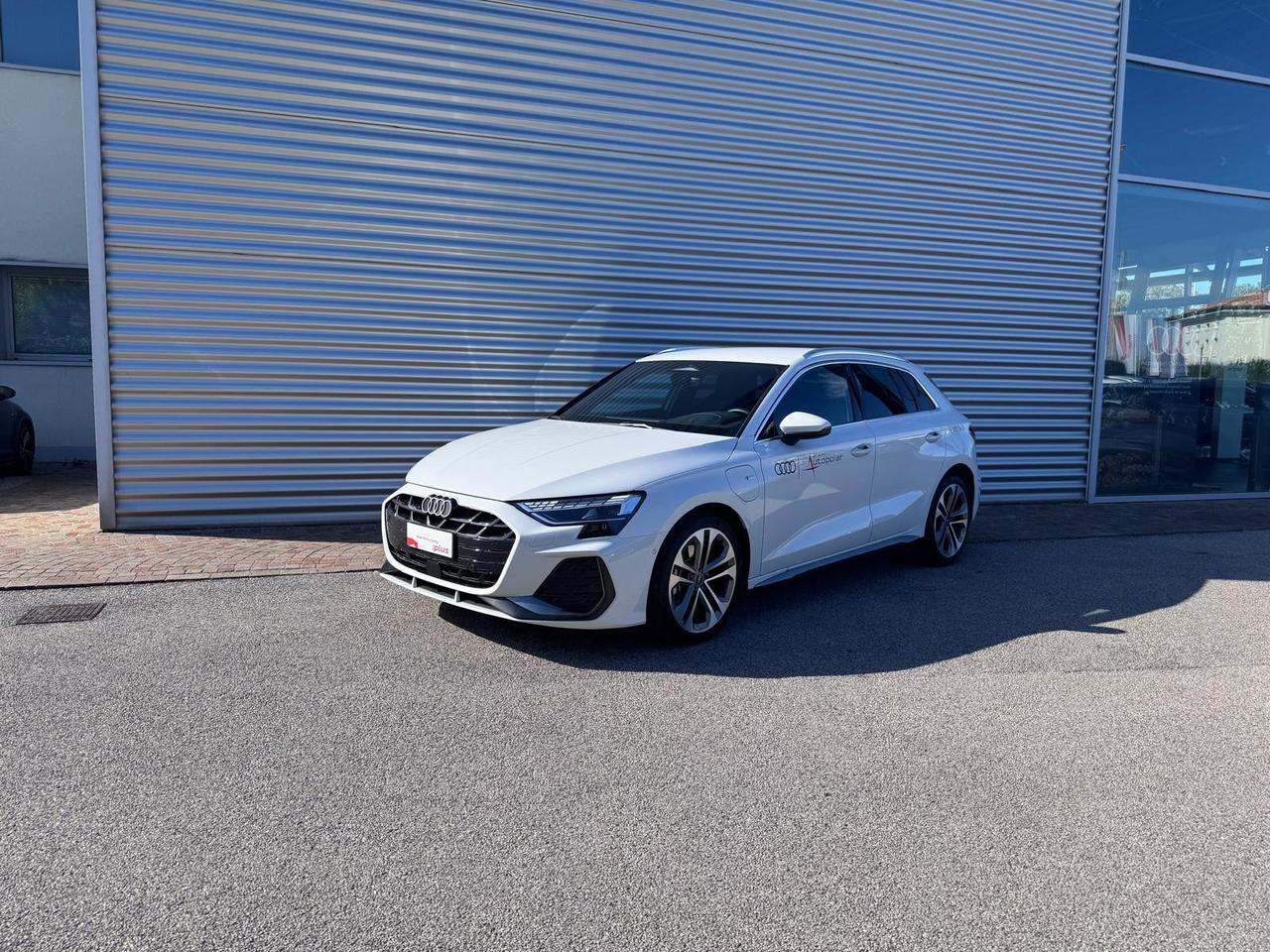 AUDI A3 SPORTBACK TFSIe S-TRONIC S-LINE EDITION
