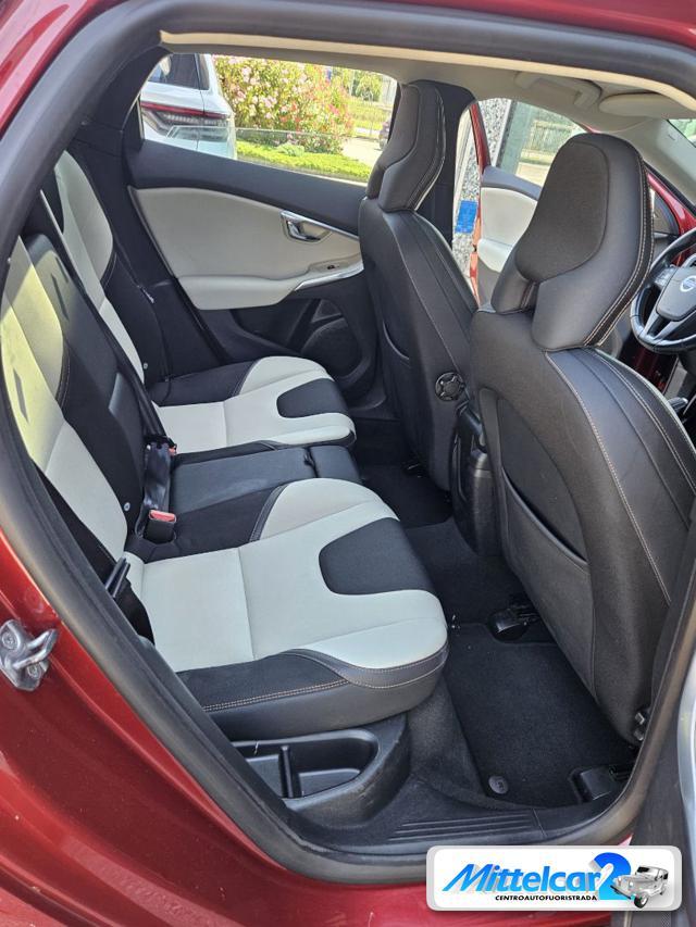 VOLVO V40 Cross Country D2 1.6 Powershift Momentum