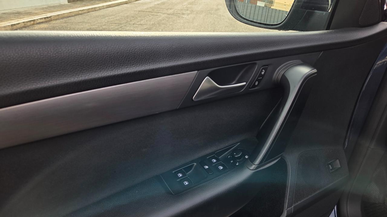 Volkswagen Passat Var. 1.6 TDI BlueMotion Tech. Navi