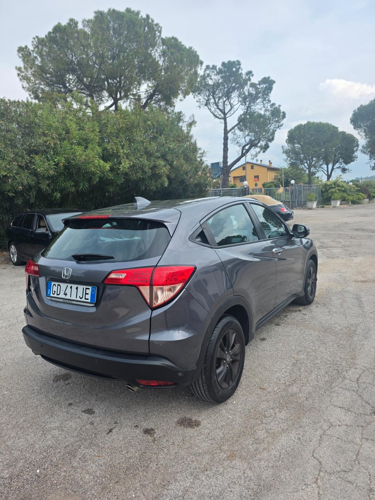 Honda HR-V Neo patentati 105000 kmHonda H-RV 1.6 disel 120 cavalli 88kw anno 2016 cambio manuale a 6 marce tagliando eseguito gomme al 85% interni perfetti esterni ottimi con un litro di gasolio si percore circa 20- 22 km lauto dispone di : Cerchi in lega