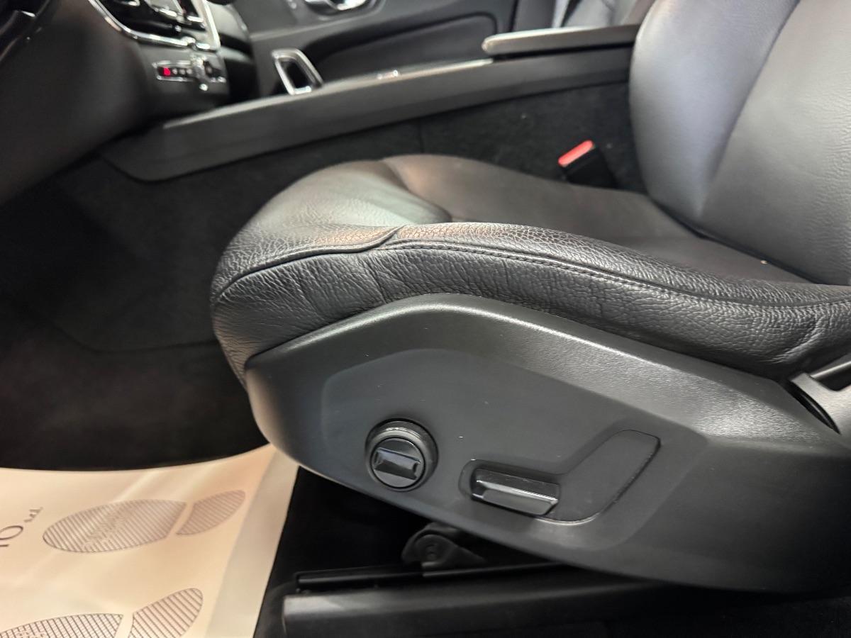 VOLVO XC60 B4 automatico Plus Dark LED/ CARPLAY/ UNICO PROP