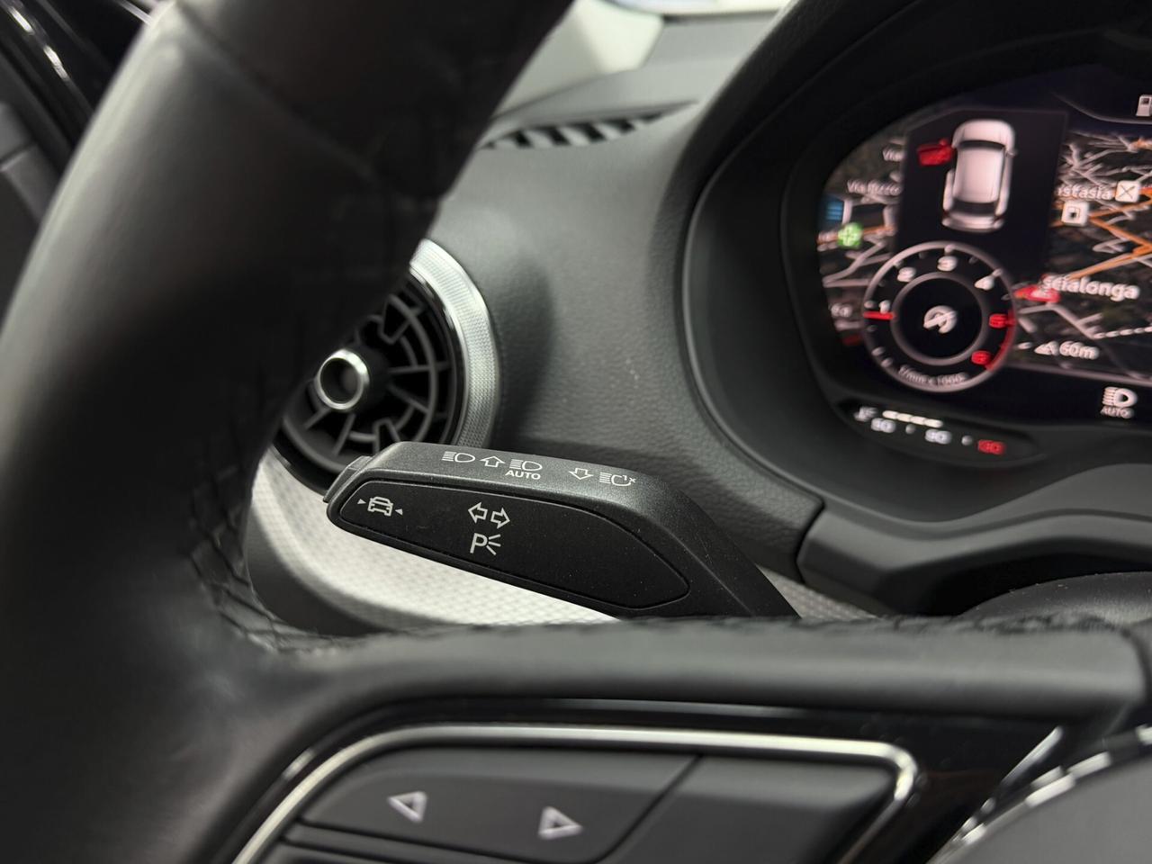 Audi Q2 30 TDI Identity Black S-LINE