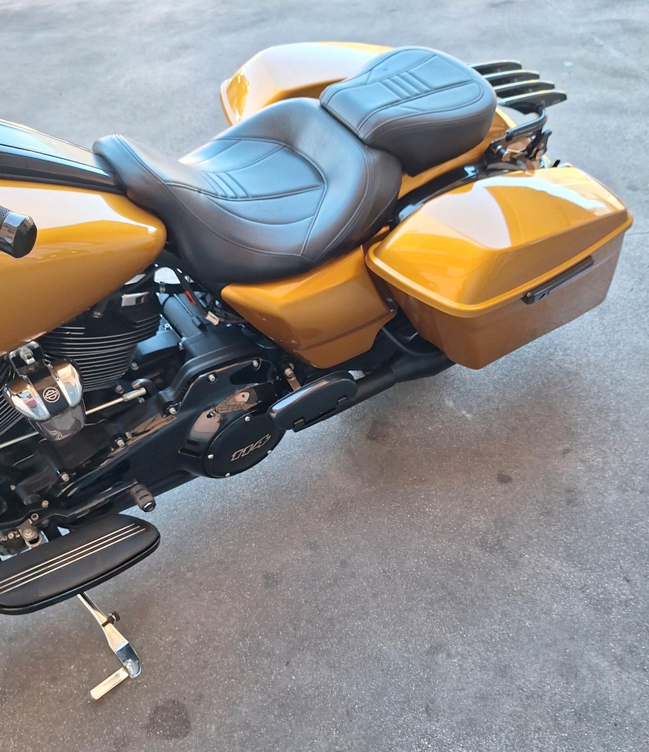 Harley-davidson Touring Street Glide Gold 114