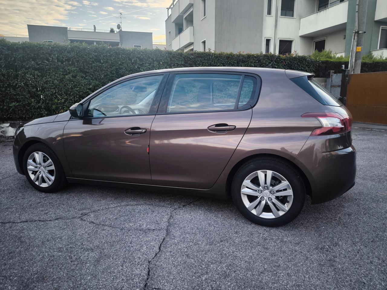 PEUGEOT 308 1,6 HDI ALLURE- 2015 – OK NEOPATENTATI