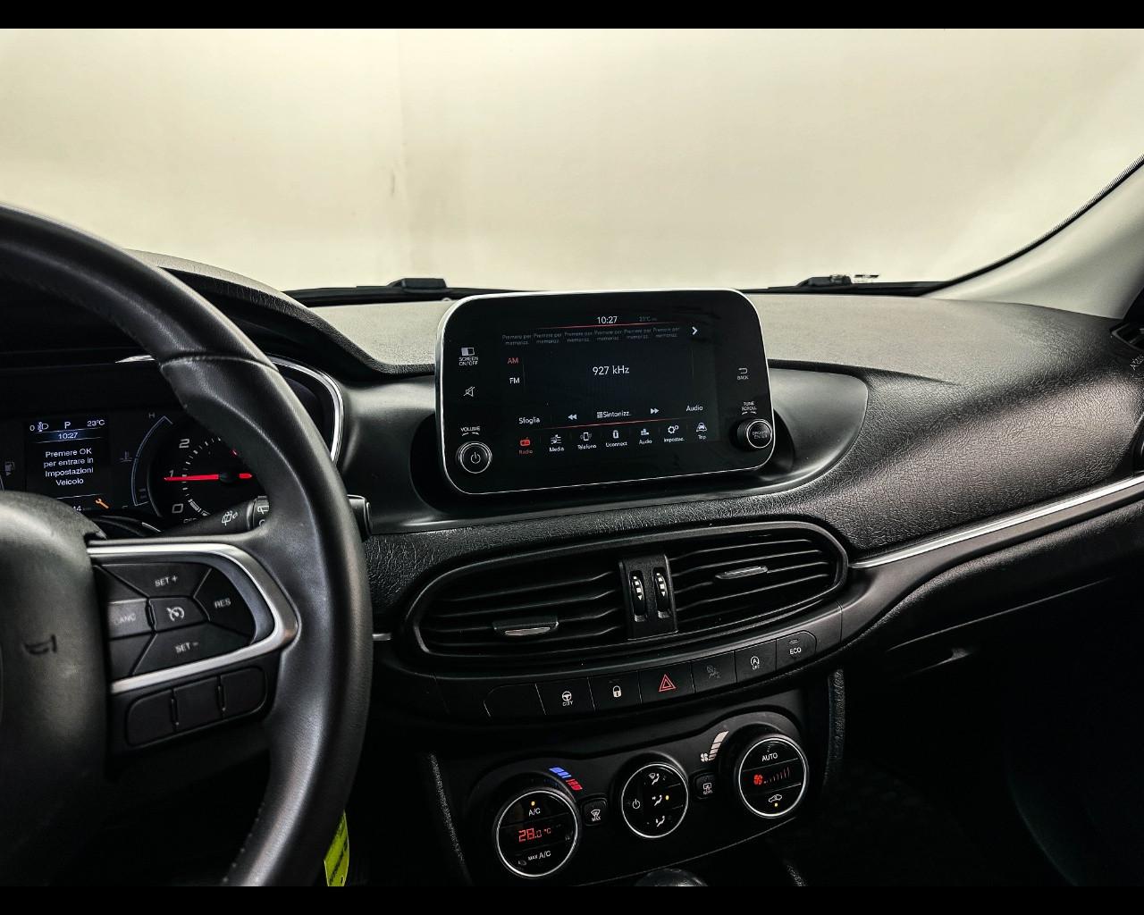 FIAT Tipo (2015-->) - Tipo 1.6 Mjt S&S DCT SW Lounge