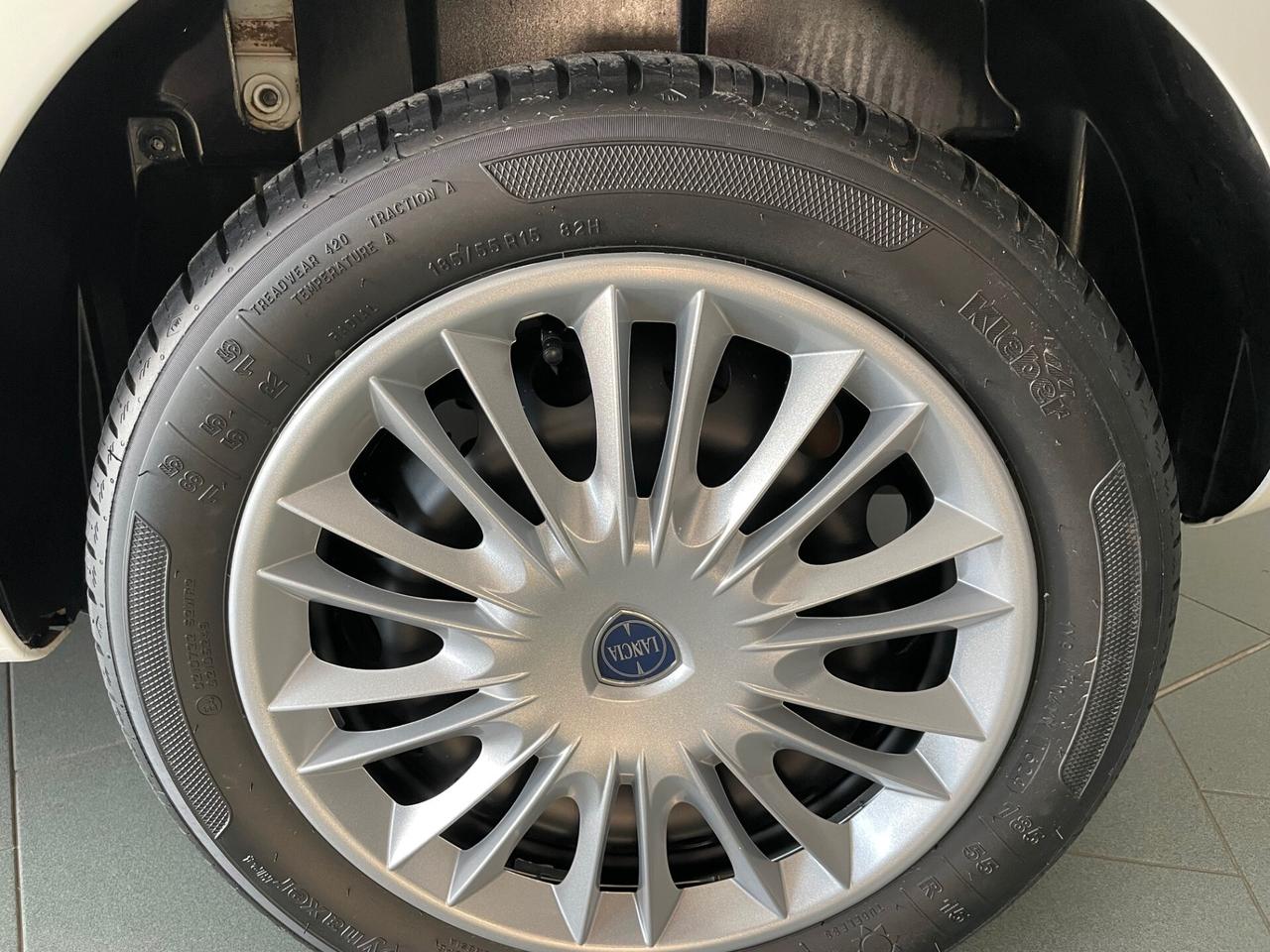 Lancia Ypsilon 1.2 69 CV 5 porte S&S Gold