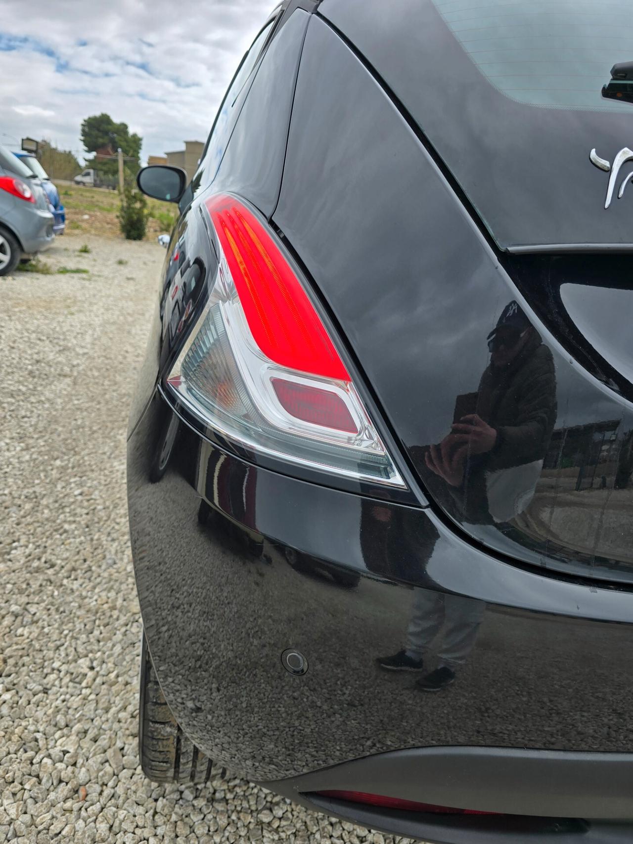 Lancia Ypsilon 1.2 69 CV 5 porte S&S Gold