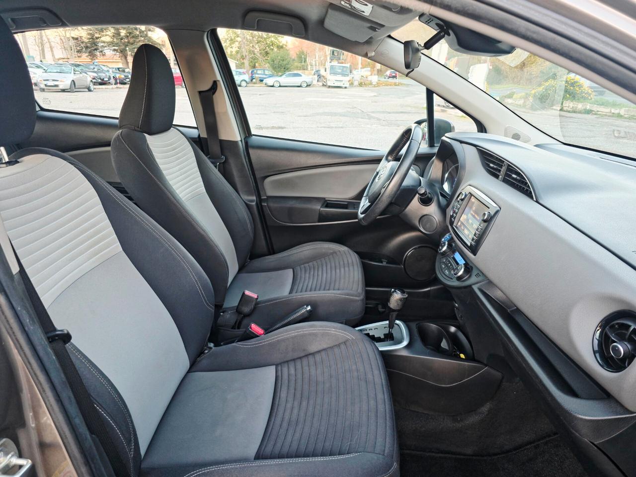 Toyota Yaris 1.5 Hybrid 5 porte Business 2017-E6B Automatico NEO