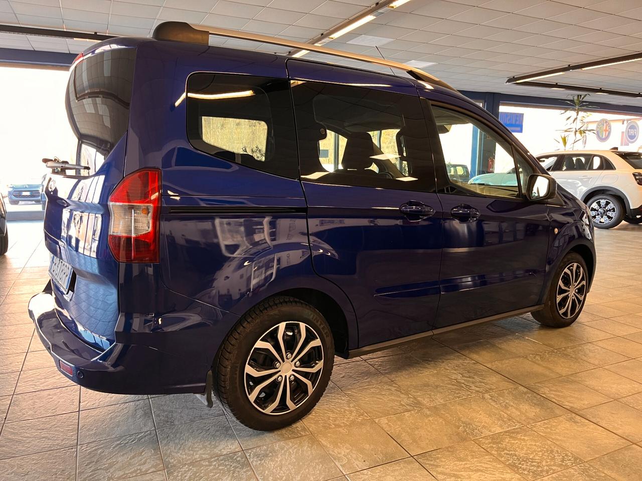 Ford Tourneo Courier 1.0 EcoBoost 100 CV Titanium